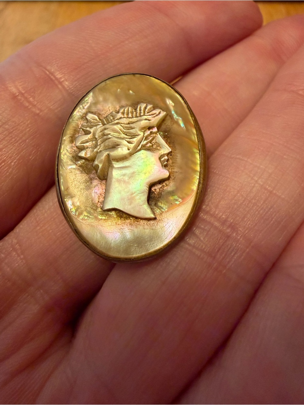 Mother of Pearl Cameo Pendant - Iridescent Cream Shell